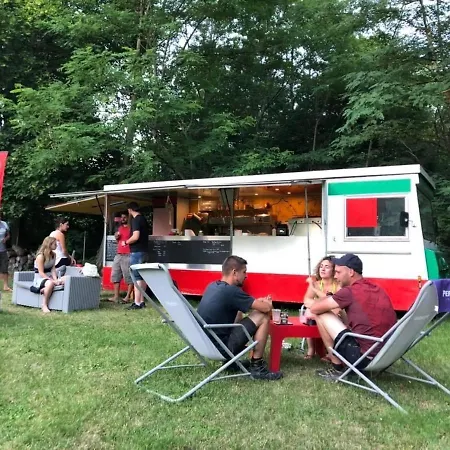 Otel Camping Le Pre Montaigut-le-Blanc (Puy-de-Dome)