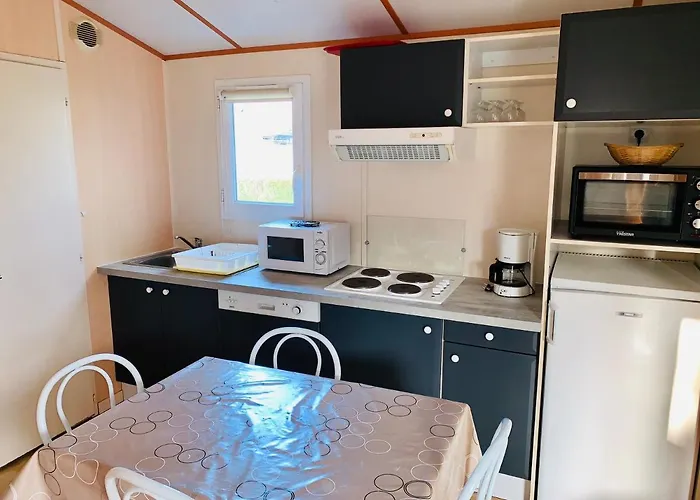 Отель Camping Le Pre Montaigut-le-Blanc (Puy-de-Dome)