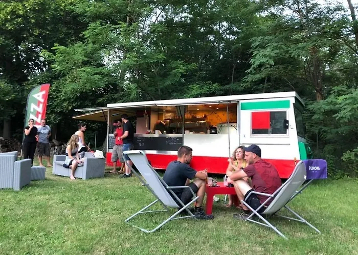 Отель Camping Le Pre Montaigut-le-Blanc (Puy-de-Dome)